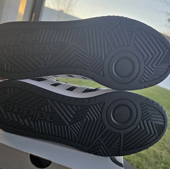 adidas men Hoops 3.0 Mid Classic Vintage Shoes, size 10. Brand new - Picture 7 of 13